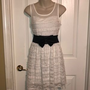 White All Lace Sleeveless Dress Size Medium